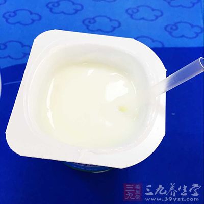 鈣是骨的主要成分，以牛奶、魚(yú)、豬尾骨等含量為多